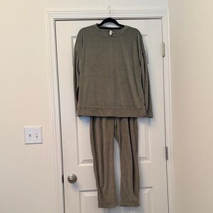 Cozy Olive Women's Pajama Set